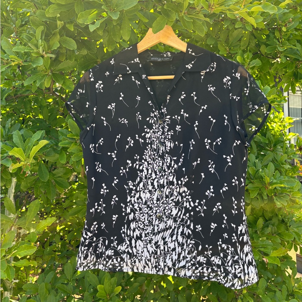 Jones New York Black and White Floral Top